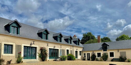 Sublime renovated farmhouse with swimming pool - great comfort