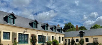 Sublime renovated farmhouse with swimming pool - great comfort