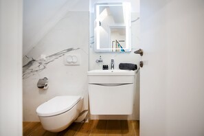 Deluxe Apartment, 1 Bedroom, Patio, Ground Floor | Bathroom | Shower, hair dryer, towels, soap - Dal Pescatore (Rovinj)
