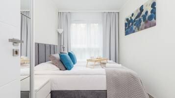 2 bedrooms, desk, iron/ironing board, WiFi