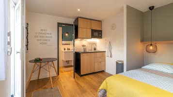 1 slaapkamer, een bureau, een strijkplank/strijkijzer, gratis wifi