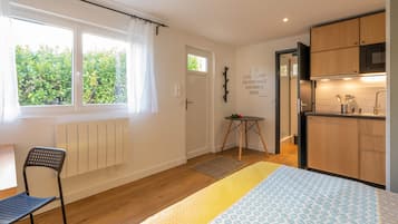 1 chambre, bureau, fer et planche à repasser, Wi-Fi gratuit