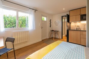 1 Schlafzimmer, Schreibtisch, Bügeleisen/Bügelbrett, kostenloses WLAN