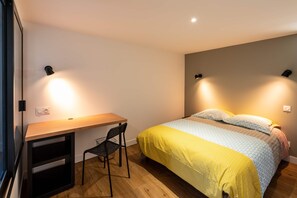 1 chambre, bureau, fer et planche à repasser, Wi-Fi gratuit