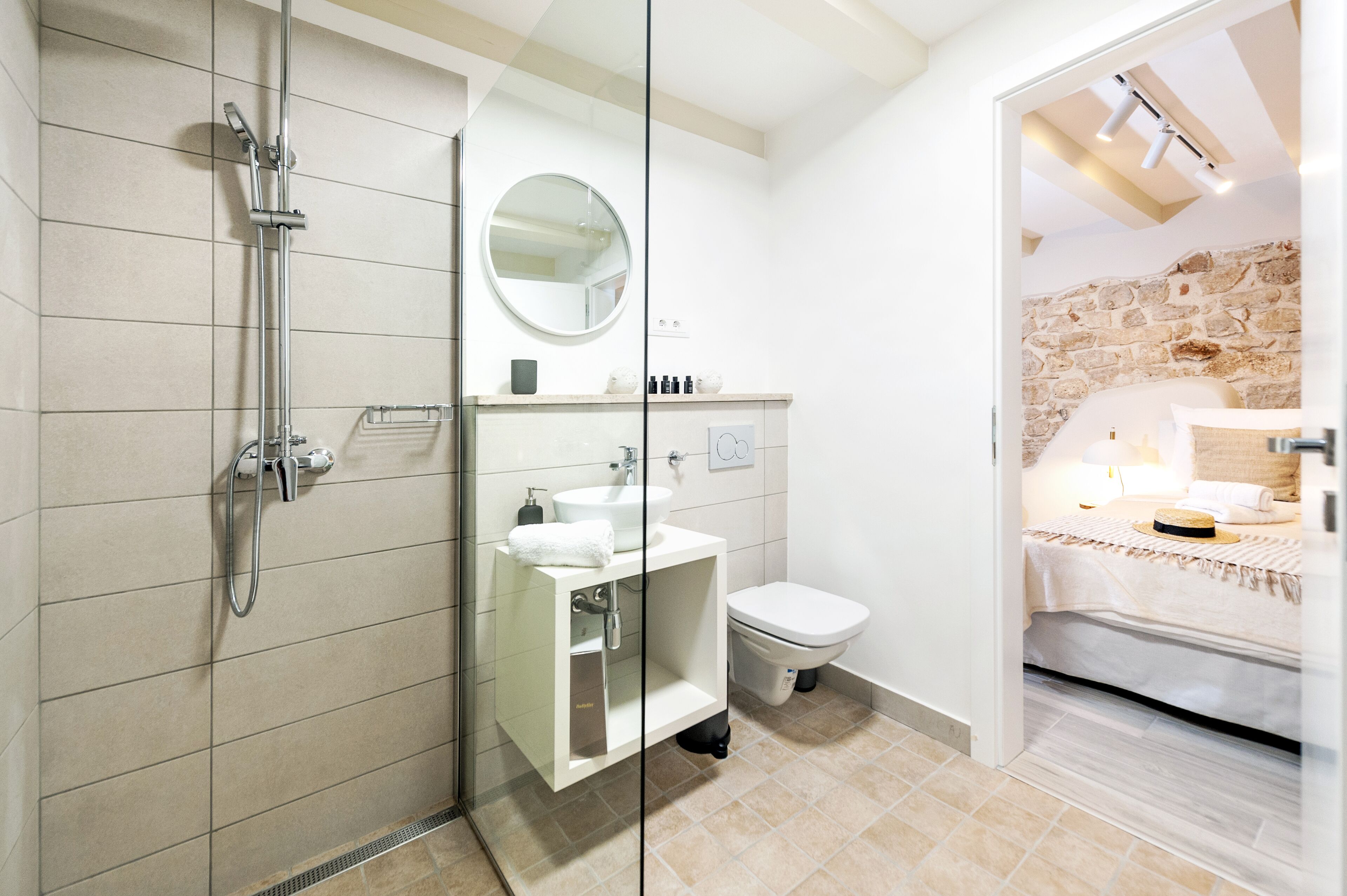 City Studio | Bathroom | Shower, hair dryer, towels, soap