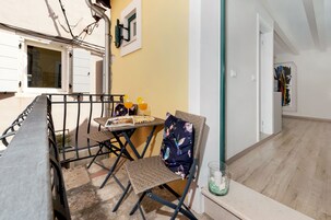 Apartamento urbano, 1 quarto, sacada | Terraço/pátio