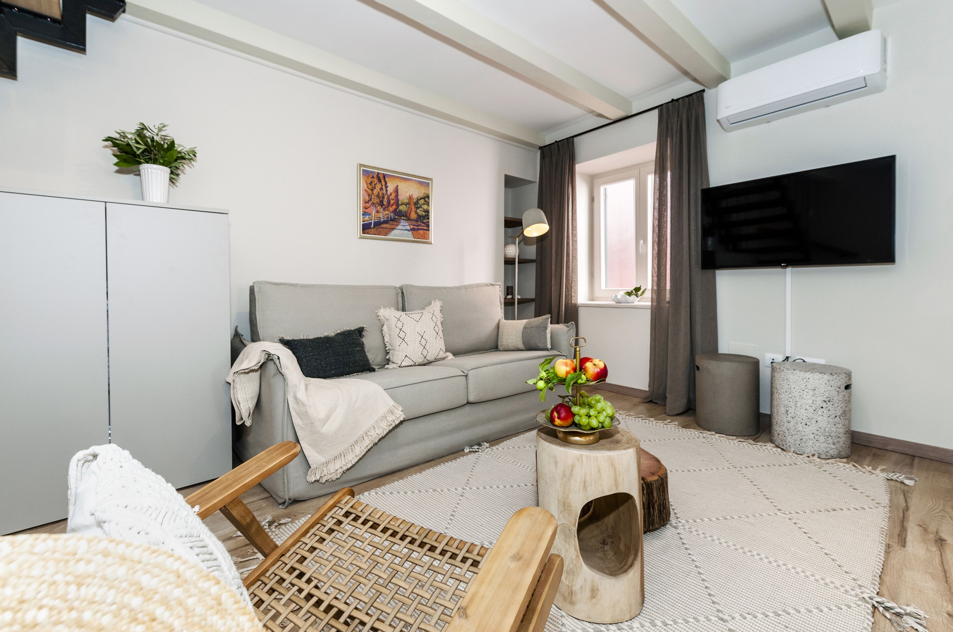 Kaupunkihuoneisto, 1 makuuhuone, parveke | Oleskelualue | 124–senttinen taulutelevisio, jossa kaapelikanavat