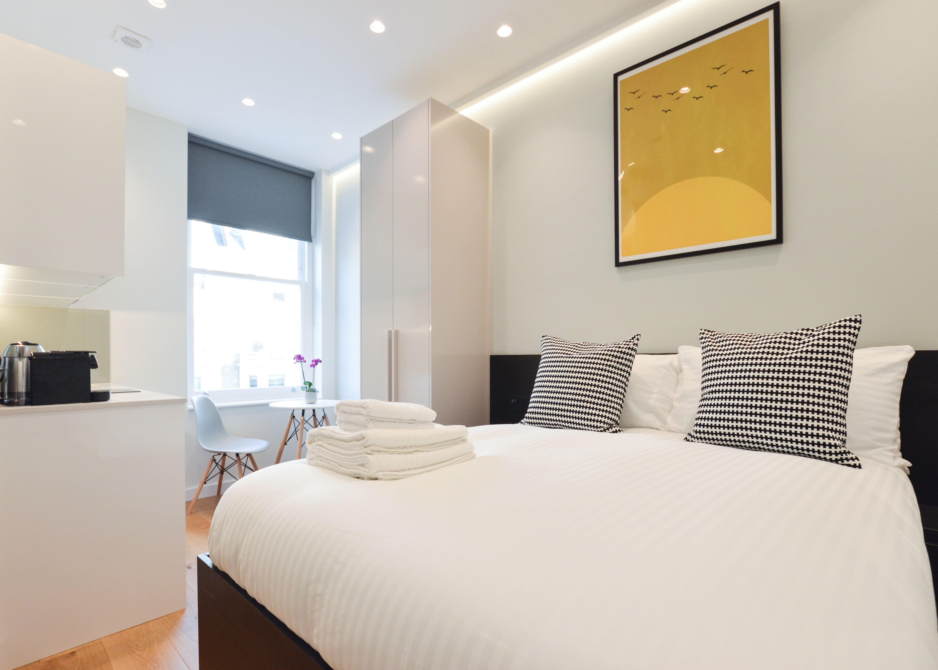 Hypo-allergenic bedding, iron/ironing board, free WiFi, bed sheets