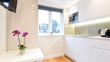 Small Standard Studio | Private kitchen | Mini-fridge, microwave, stovetop, espresso maker