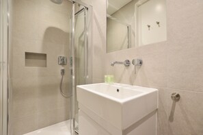 Bathroom - Earls Court West Serviced Apartments by Concept Apartments (London)