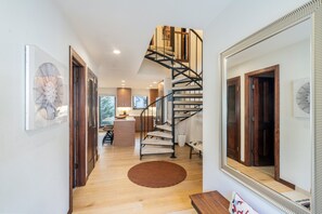 Interior - 4 BDR Mountain Retreat w/ private deck/hot tub/steps to trail (Telluride)