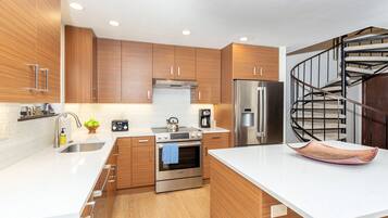 Fridge, microwave, oven, stovetop