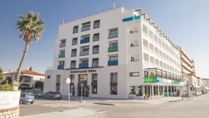 施設の正面
