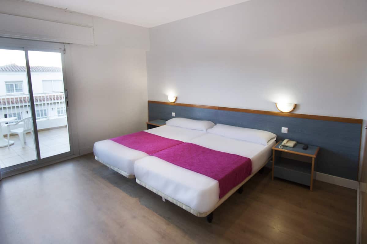 Standard Double Room with Terrace Occupancy max 2 adults (max adults 2, max children 1)