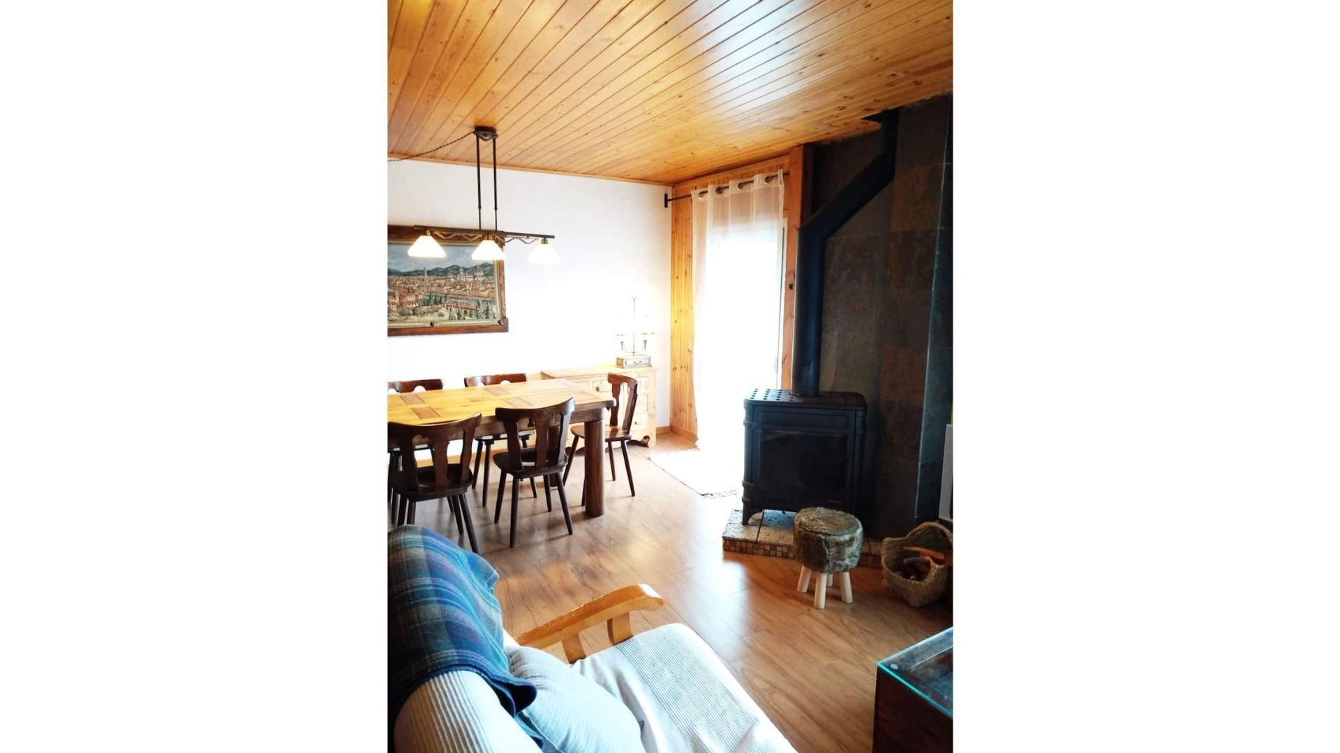 Televisie en een open haard