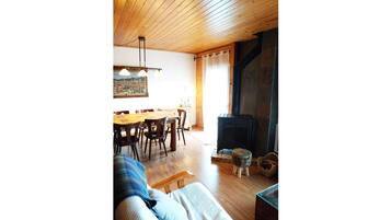 Televisie en een open haard