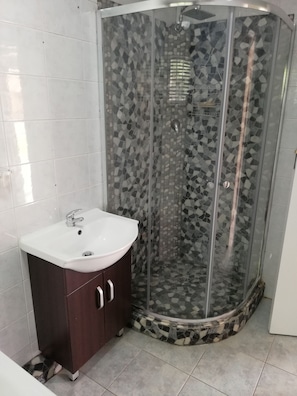 Soap, toilet paper - Charnom Luxurious accommodation with cctv and electric fence (Germiston)