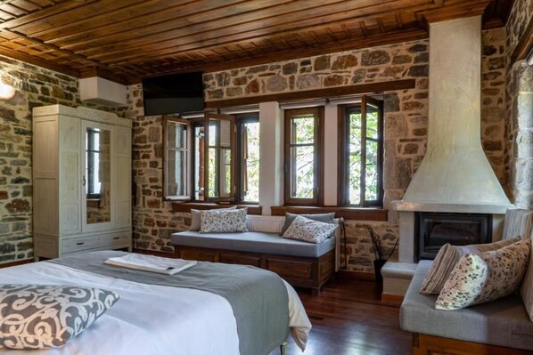 4 chambres, fer et planche à repasser, Wi-Fi gratuit, draps fournis