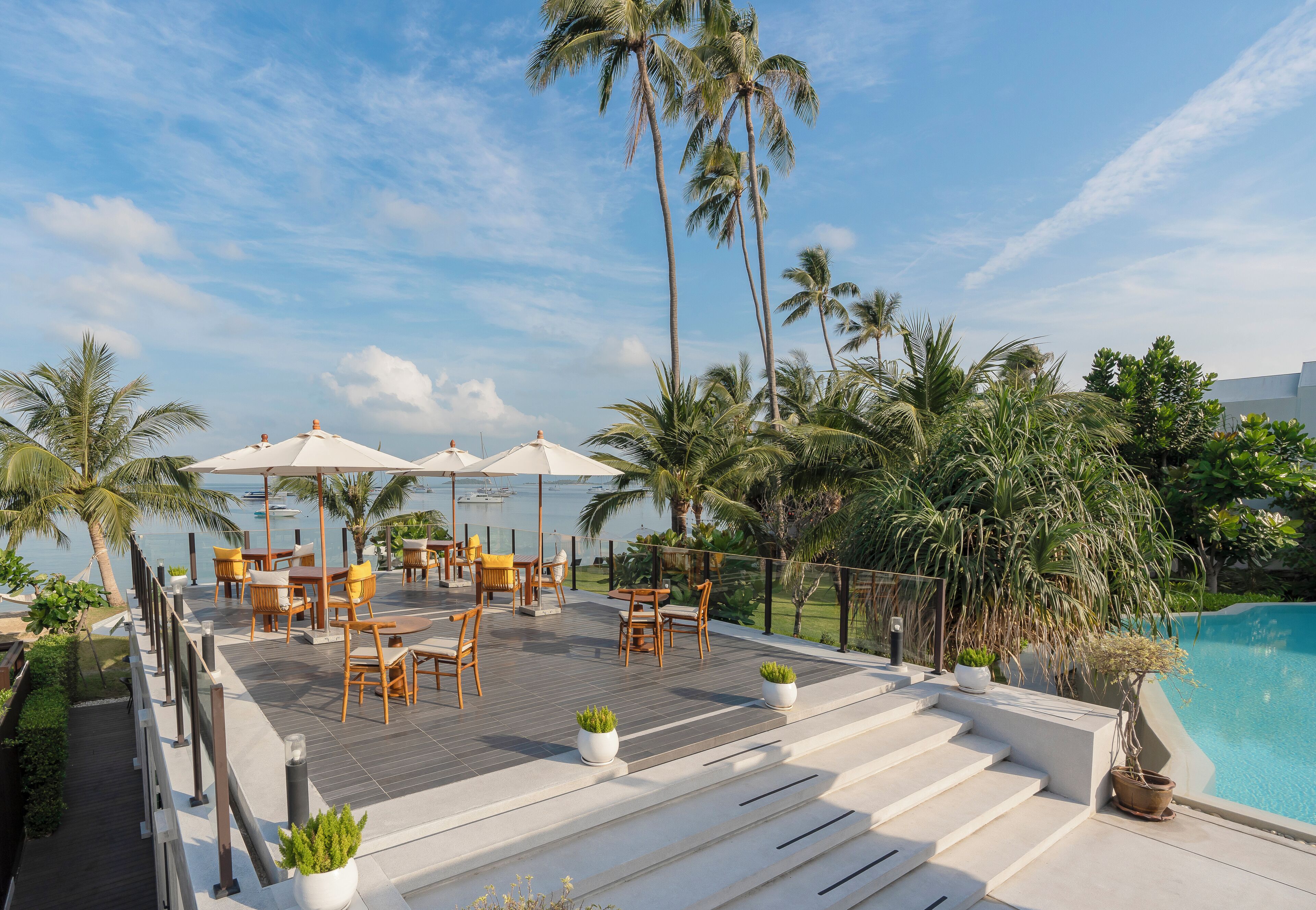 Breakfast, lunch and dinner served