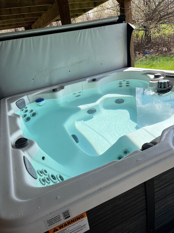 Bañera de hidromasaje al aire libre