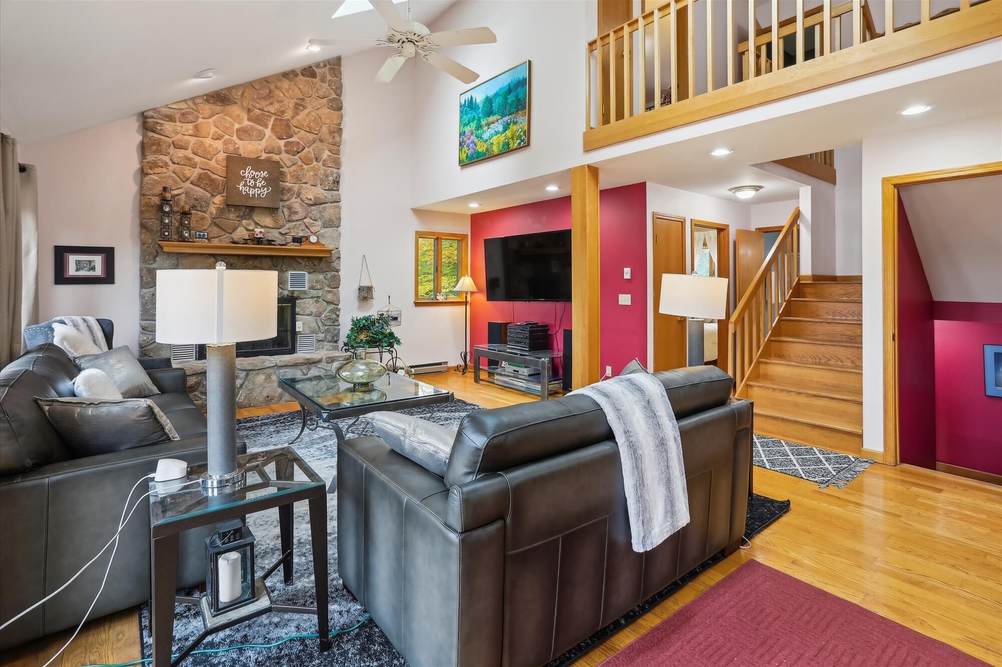 Smart TV, chimenea y reproductor de DVD 