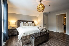 2 Schlafzimmer, Schreibtisch, Bügeleisen/Bügelbrett, Reisekinderbett
