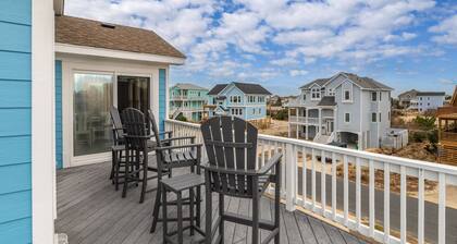 Latitude Adjustment: Private Pool, Walk to Beach, Comm. Amenities