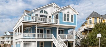 Latitude Adjustment: Private Pool, Walk to Beach, Comm. Amenities