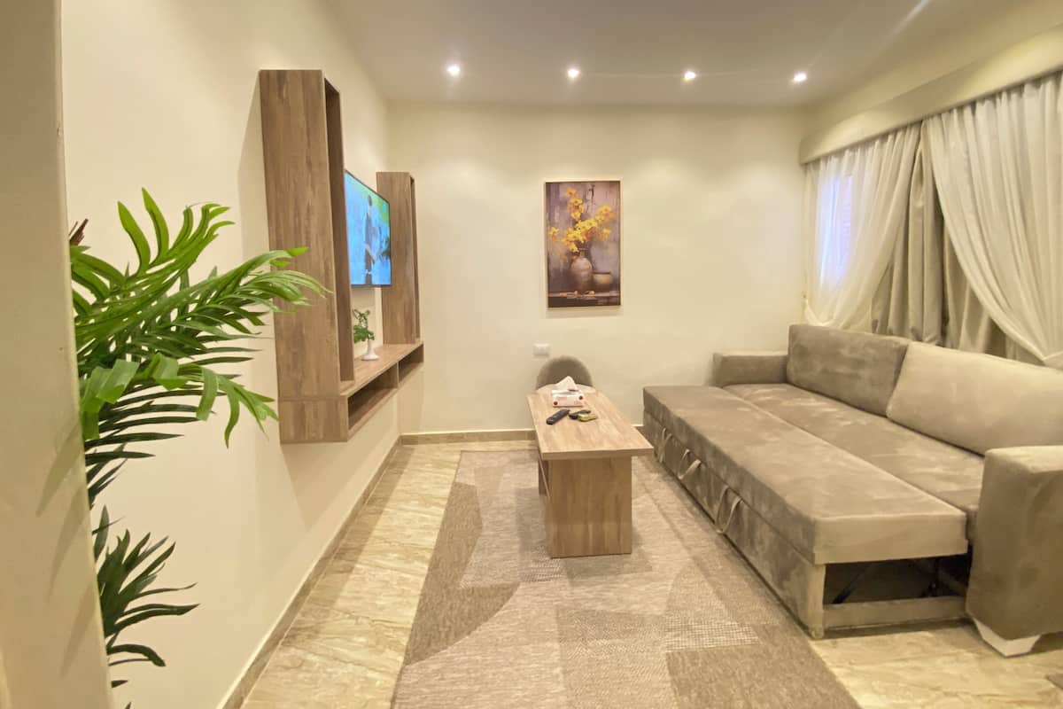 Family Suite, 2 Bedrooms, City View, Mountainside | Egyptian cotton sheets, premium bedding, pillowtop beds, free minibar