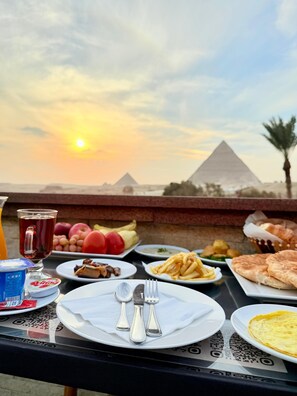 Restaurant - Seven Pyramids Inn (Giza)