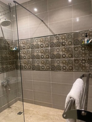 Family Suite, 2 Bedrooms, City View, Mountainside | Bathroom - Seven Pyramids Inn (Giza)