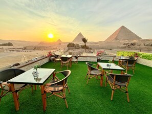 Restaurant - Seven Pyramids Inn (Giza)
