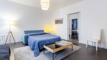 2 habitaciones, tabla de planchar con plancha, wifi y ropa de cama
