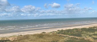 Charming studio with side sea view and indoor pool