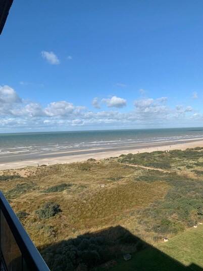 Charming studio with side sea view and indoor pool