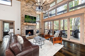 电视、壁炉、桌上足球