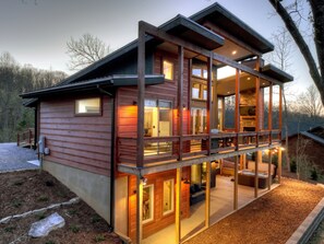 Exterior - Modern River Retreat - Hot Tub Soaks with River Views, Cozy Fireside Chats & Drinks from the Wet Bar (Blue Ridge)