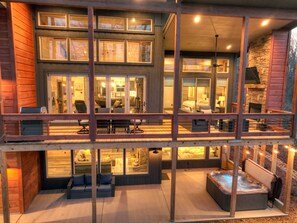 Outdoor dining - Modern River Retreat - Hot Tub Soaks with River Views, Cozy Fireside Chats & Drinks from the Wet Bar (Blue Ridge)