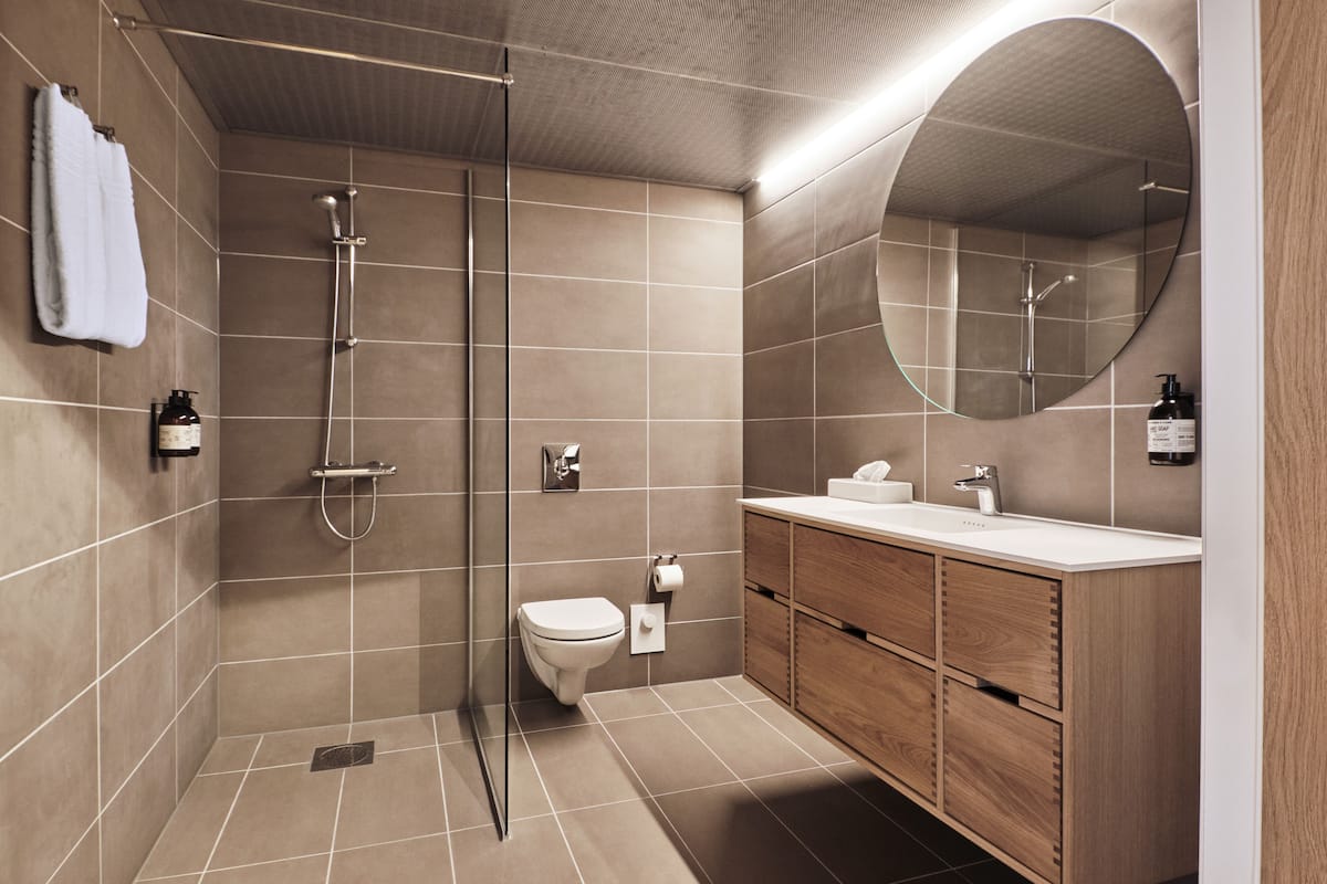 shower, rainfall showerhead, eco-friendly toiletries, hair dryer