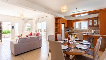 Villa | 3 bedrooms, WiFi