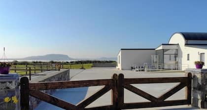 Luxury Villa Six Suites Private Path to Sea