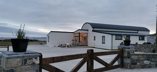 Luxury Villa Six Suites Private Path to Sea