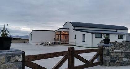 Luxury Villa Six Suites Private Path to Sea