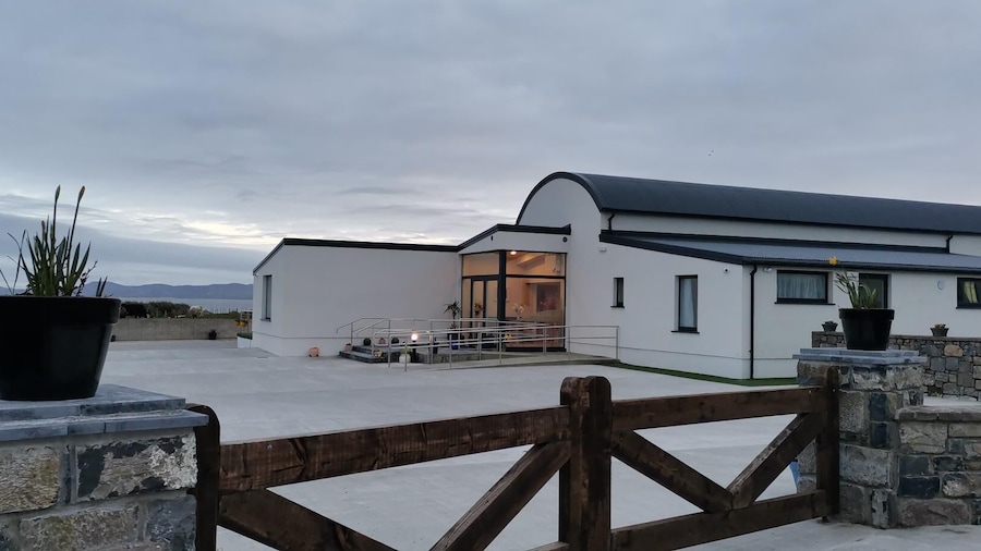 Luxury Villa Six Suites Private Path to Sea