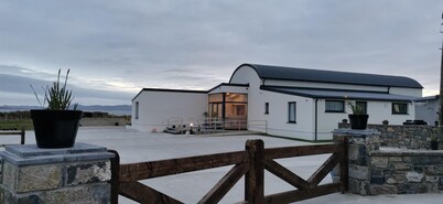 Luxury Villa Six Suites Private Path to Sea