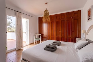 3 chambres, fer et planche Ă repasser, lit parapluie, Wi-Fi