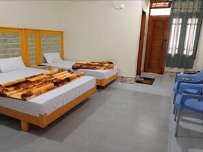 Deluxe Triple Room | 1 bedroom, free WiFi, bed sheets
