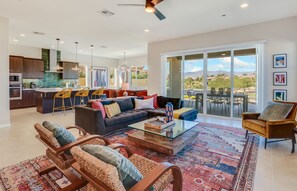 Smart-TV, Kamin, Bücher