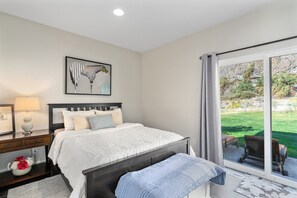 3 chambres, fer et planche à repasser, lit de bébé portatif