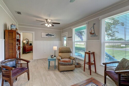 SUPER CUTE COASTAL BEND COTTAGE! Start booking your 2026 getaway! 